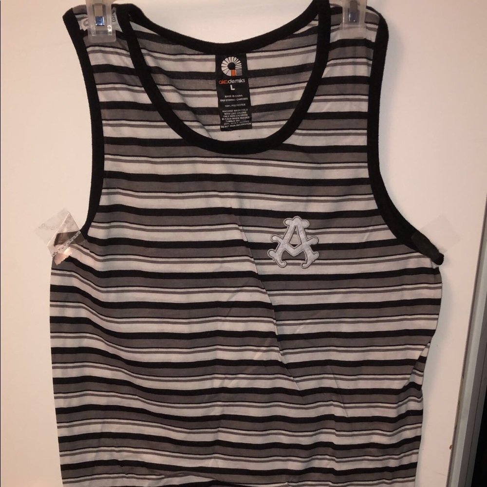 Men’s Akademiks summer shirt
